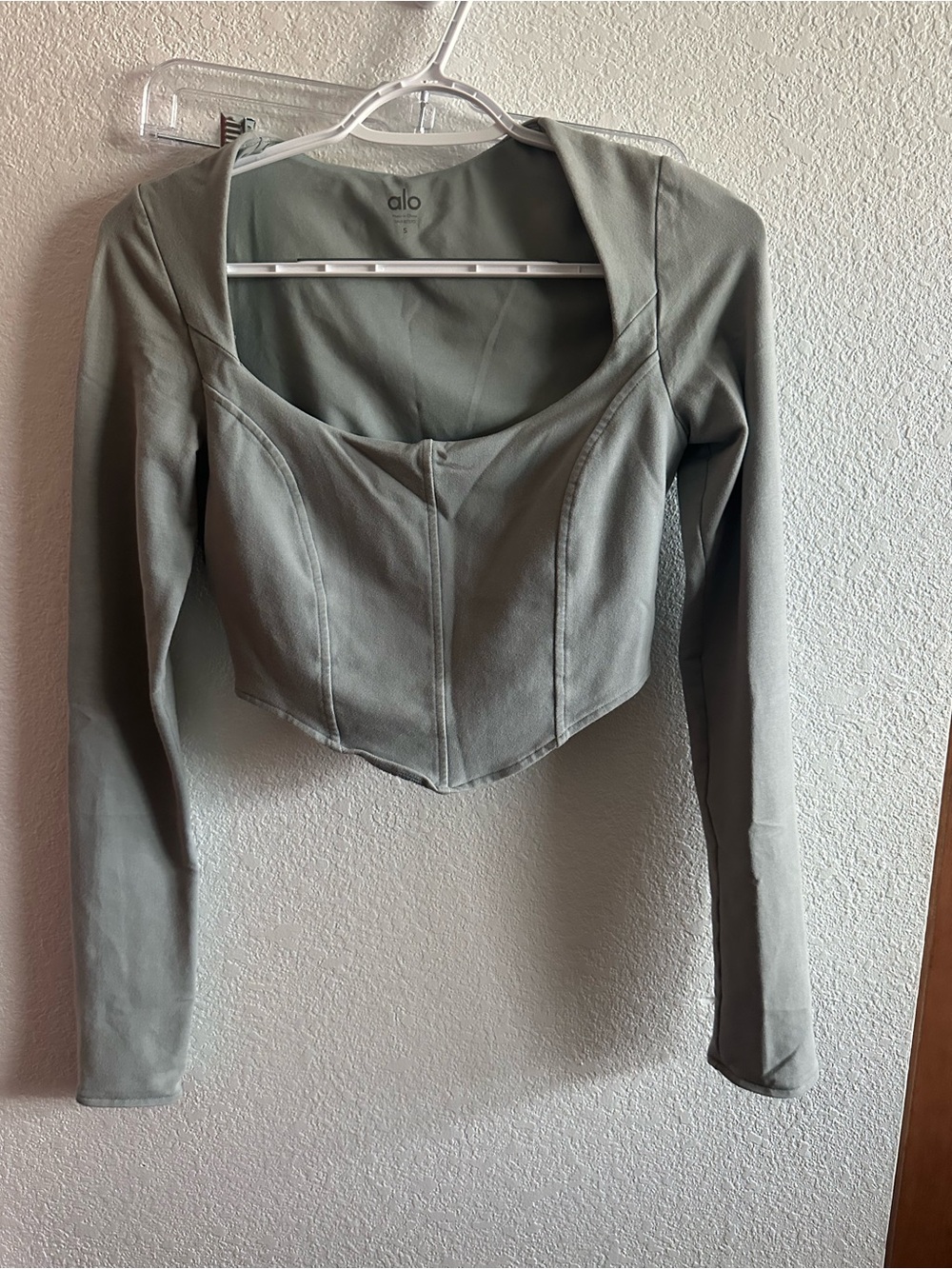 ALO Yoga Sage Green Cropped long sleep top